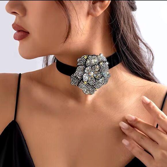 Rhinestone Floral Chocker Necklace - Picture 9 of 13